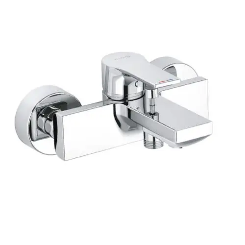 Einhandmischer von Kludi für Wanne und Brause, mit glänzender chromfarbener Oberfläche und seitlicher Bedienung. Wandmontage, einfache Handhabung für Temperatur- und Mengeneinstellung.